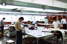 丹京華爾服装工場